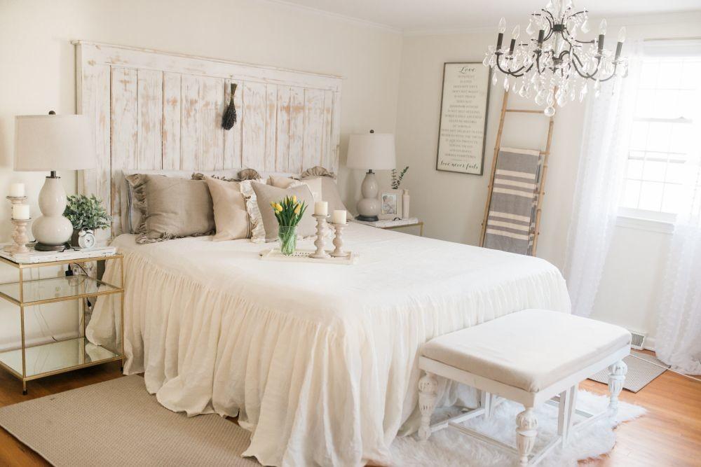 How to Arrange a Small Bedroom with a Queen Bed