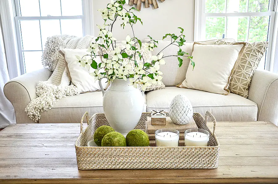 How to Decorate a Tray for a Coffee Table