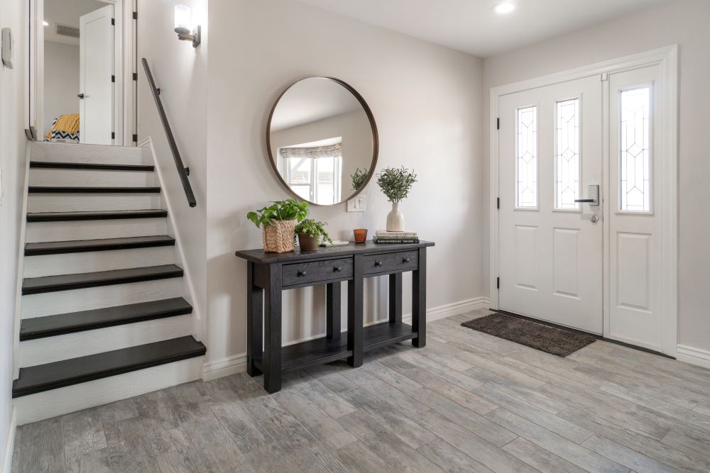 How to Decorate an Entryway Table