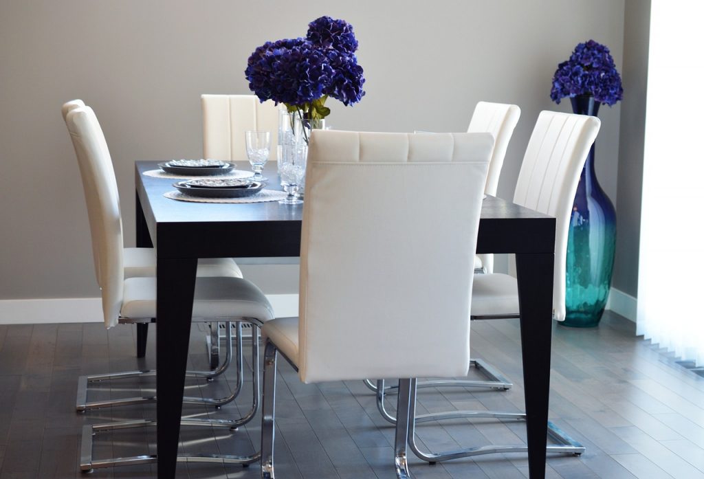 Tips on Decorating Your Dining Table in the Best Way