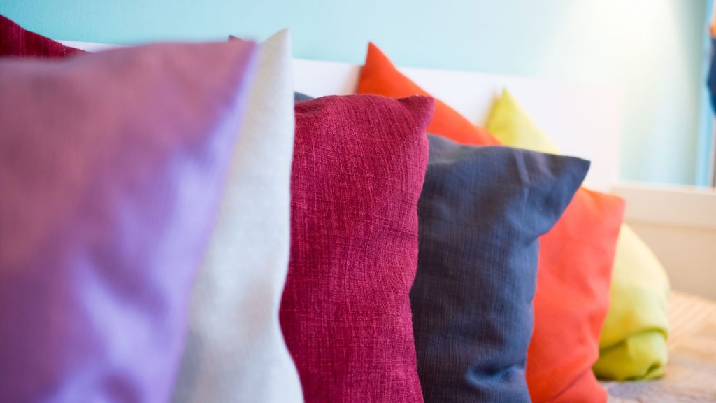 Types of throw pillows you can use